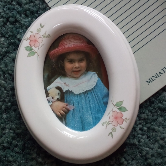 Round Floral Frame - Picture 1 of 7